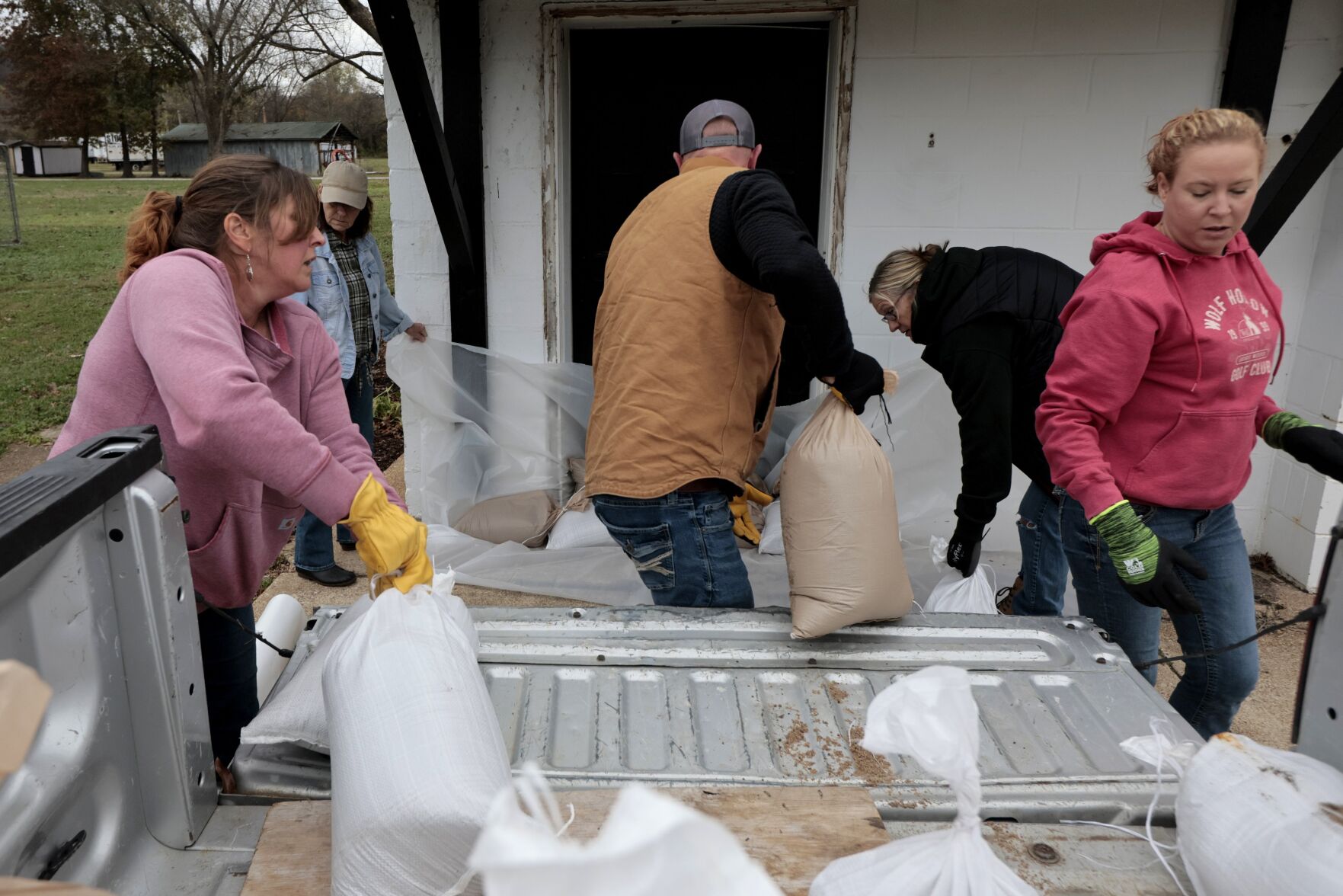 Residents of Pacific prepare for flooding